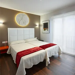 Caballerizas Con Parking Gratuito En Pleno Centro Apartamento